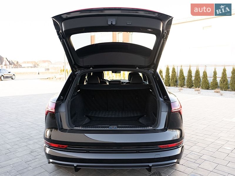 Позашляховик / Кросовер Audi e-tron 2022 в Луцьку
