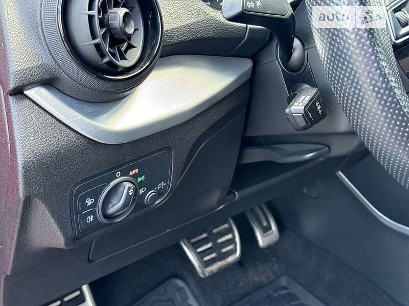 Позашляховик / Кросовер Audi Q2 2017 в Києві
