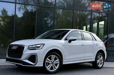 Позашляховик / Кросовер Audi Q2 2023 в 