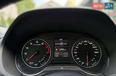 Позашляховик / Кросовер Audi Q2 2023 в 