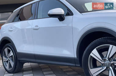 Внедорожник / Кроссовер Audi Q2 2017 в 