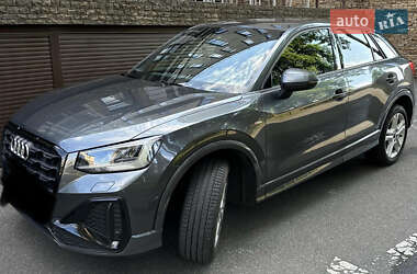 Позашляховик / Кросовер Audi Q2 2021 в 