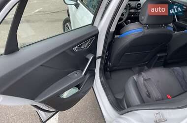 Внедорожник / Кроссовер Audi Q2L e-tron 2021 в 