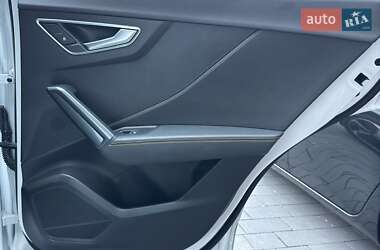 Позашляховик / Кросовер Audi Q2L e-tron 2022 в 