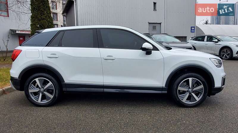 Позашляховик / Кросовер Audi Q2L e-tron 2021 в Києві