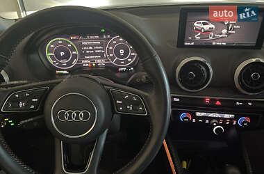 Внедорожник / Кроссовер Audi Q2L e-tron 2022 в 
