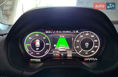 Позашляховик / Кросовер Audi Q2L e-tron 2021 в 
