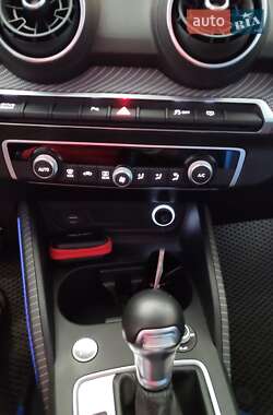 Позашляховик / Кросовер Audi Q2L e-tron 2021 в 