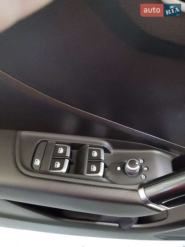 Внедорожник / Кроссовер Audi Q2L e-tron 2021 в Кременчуге