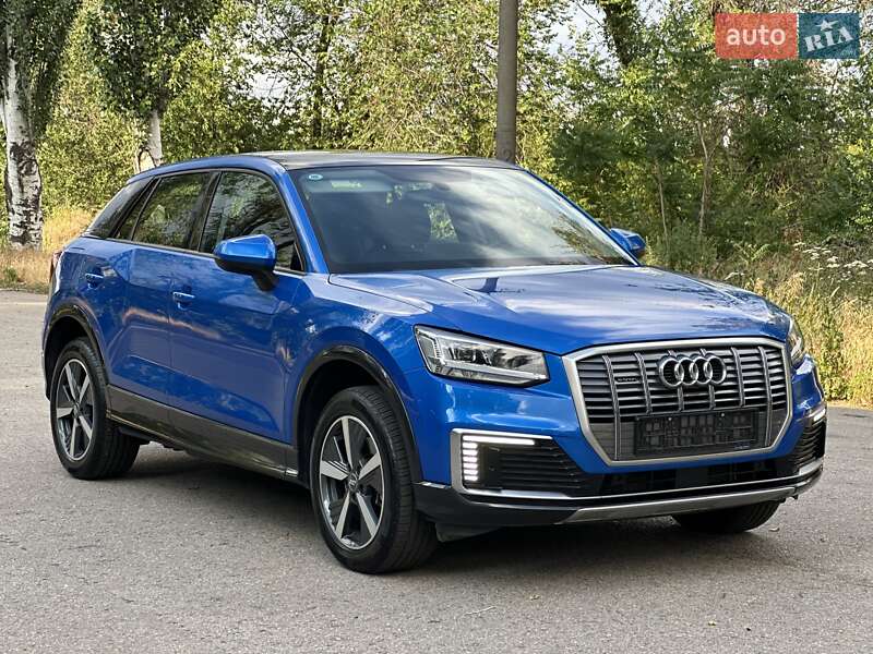 Позашляховик / Кросовер Audi Q2L e-tron 2021 в 
