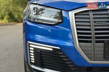 Позашляховик / Кросовер Audi Q2L e-tron 2021 в 