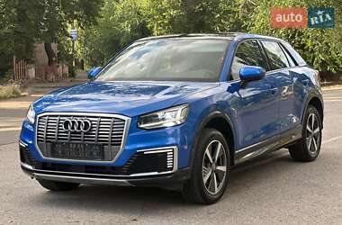 Позашляховик / Кросовер Audi Q2L e-tron 2021 в 