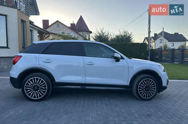 Позашляховик / Кросовер Audi Q2L e-tron 2021 в 