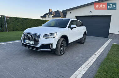Позашляховик / Кросовер Audi Q2L e-tron 2021 в 