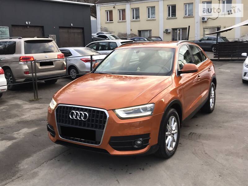 Позашляховик / Кросовер Audi Q3 2013 в 