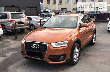 Позашляховик / Кросовер Audi Q3 2013 в 