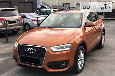 Позашляховик / Кросовер Audi Q3 2013 в 