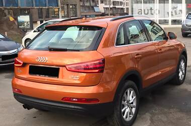 Позашляховик / Кросовер Audi Q3 2013 в 