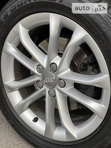 Позашляховик / Кросовер Audi Q3 2013 в Києві