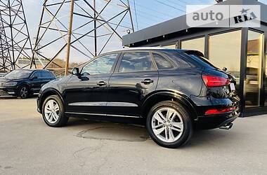 Позашляховик / Кросовер Audi Q3 2017 в 