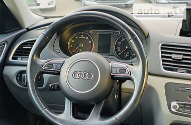 Позашляховик / Кросовер Audi Q3 2017 в 