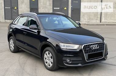 Позашляховик / Кросовер Audi Q3 2015 в 