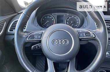 Позашляховик / Кросовер Audi Q3 2016 в 
