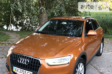 Позашляховик / Кросовер Audi Q3 2012 в 
