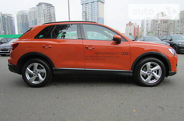 Внедорожник / Кроссовер Audi Q3 2020 в Киеве