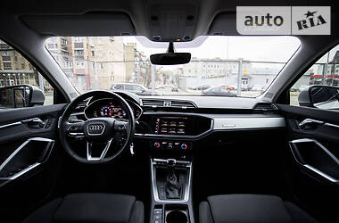 Внедорожник / Кроссовер Audi Q3 2020 в Киеве