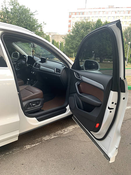 Внедорожник / Кроссовер Audi Q3 2015 в Ровно