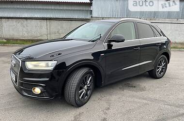 Позашляховик / Кросовер Audi Q3 2012 в 