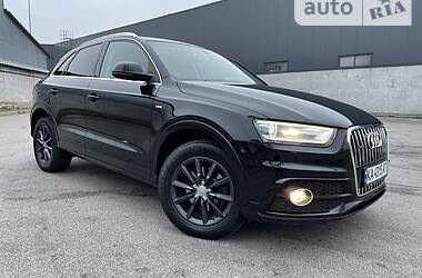 Позашляховик / Кросовер Audi Q3 2012 в 
