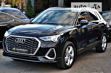 Внедорожник / Кроссовер Audi Q3 2020 в 