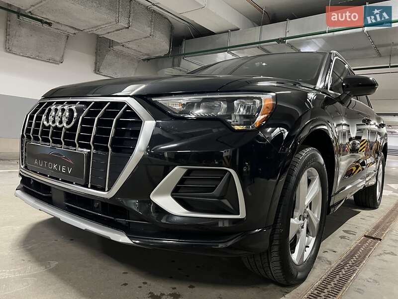 Внедорожник / Кроссовер Audi Q3 2019 в Киеве