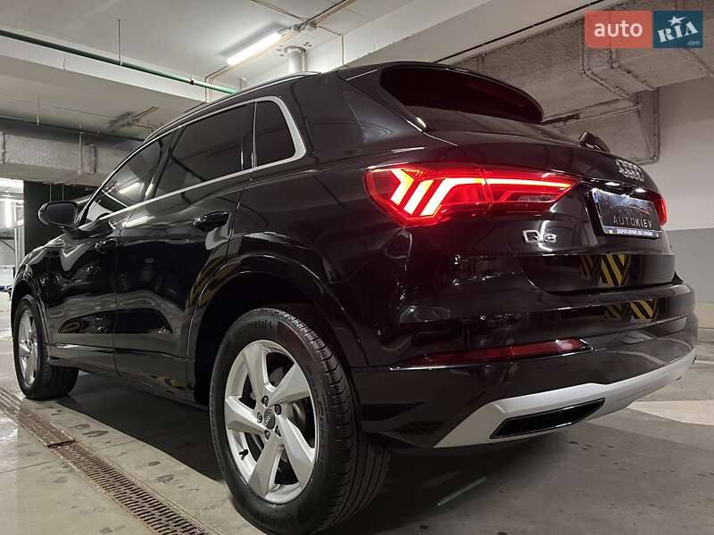 Внедорожник / Кроссовер Audi Q3 2019 в Киеве