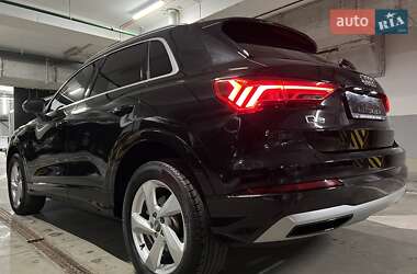 Позашляховик / Кросовер Audi Q3 2019 в 