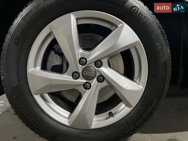 Внедорожник / Кроссовер Audi Q3 2019 в Киеве
