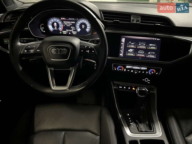 Внедорожник / Кроссовер Audi Q3 2019 в Киеве