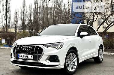 Внедорожник / Кроссовер Audi Q3 2020 в 