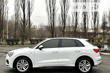 Внедорожник / Кроссовер Audi Q3 2020 в 