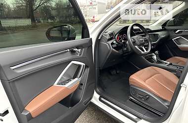 Внедорожник / Кроссовер Audi Q3 2020 в 