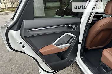 Внедорожник / Кроссовер Audi Q3 2020 в 