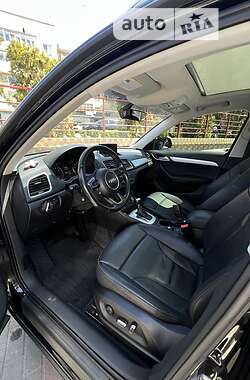 Позашляховик / Кросовер Audi Q3 2016 в 