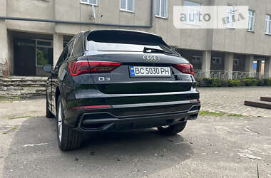 Позашляховик / Кросовер Audi Q3 2021 в 