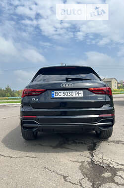 Позашляховик / Кросовер Audi Q3 2021 в 