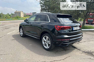 Позашляховик / Кросовер Audi Q3 2021 в 