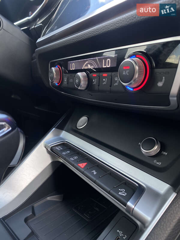 Позашляховик / Кросовер Audi Q3 2019 в Львові