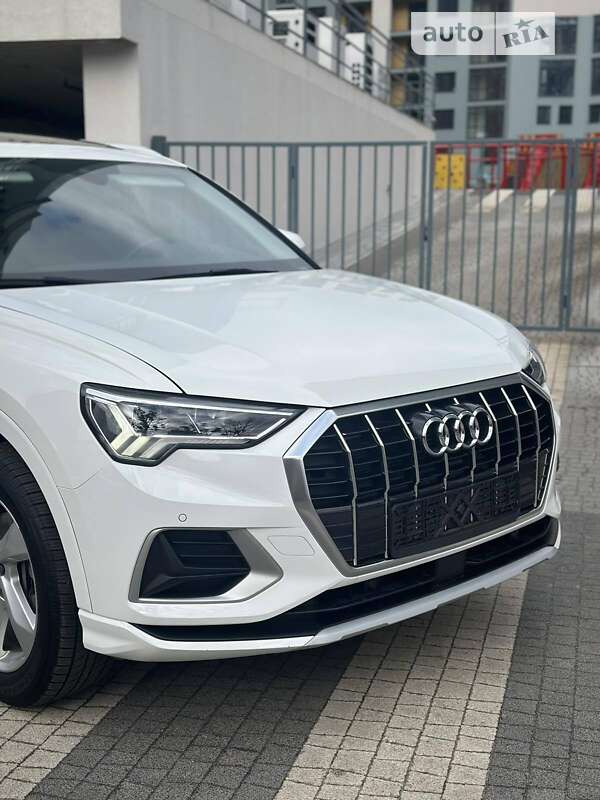 Позашляховик / Кросовер Audi Q3 2019 в Львові