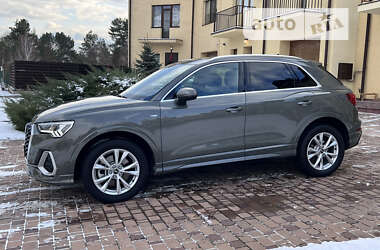 Внедорожник / Кроссовер Audi Q3 2022 в 